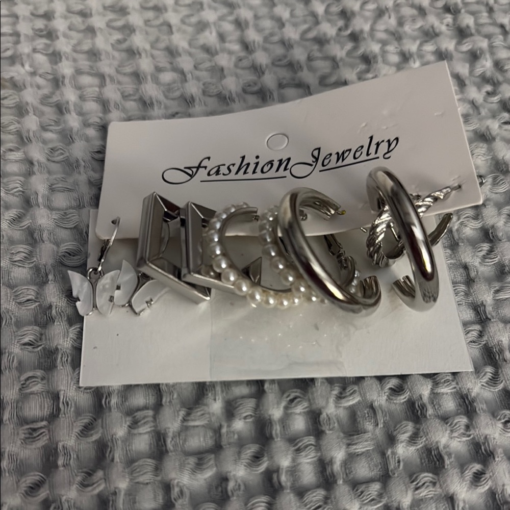 Silver and Pearl Fashion Jewelry Set